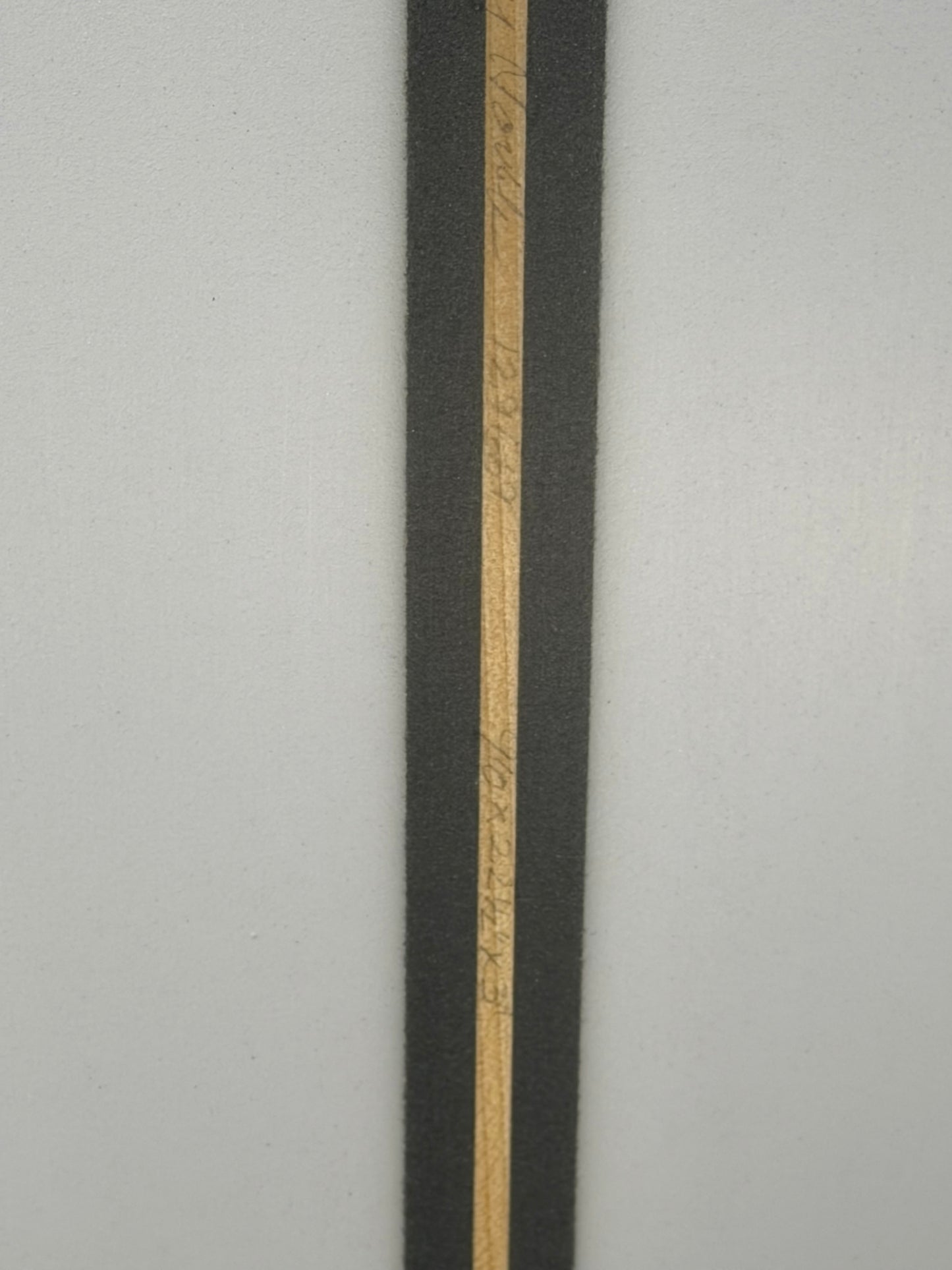 Dimensions of the surfboard with the signature of the shaper.