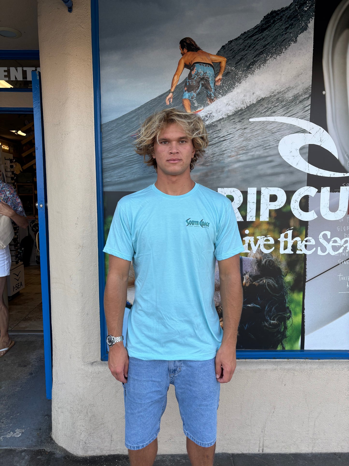 SOUTH COAST MENS TIKI LOGO TEE