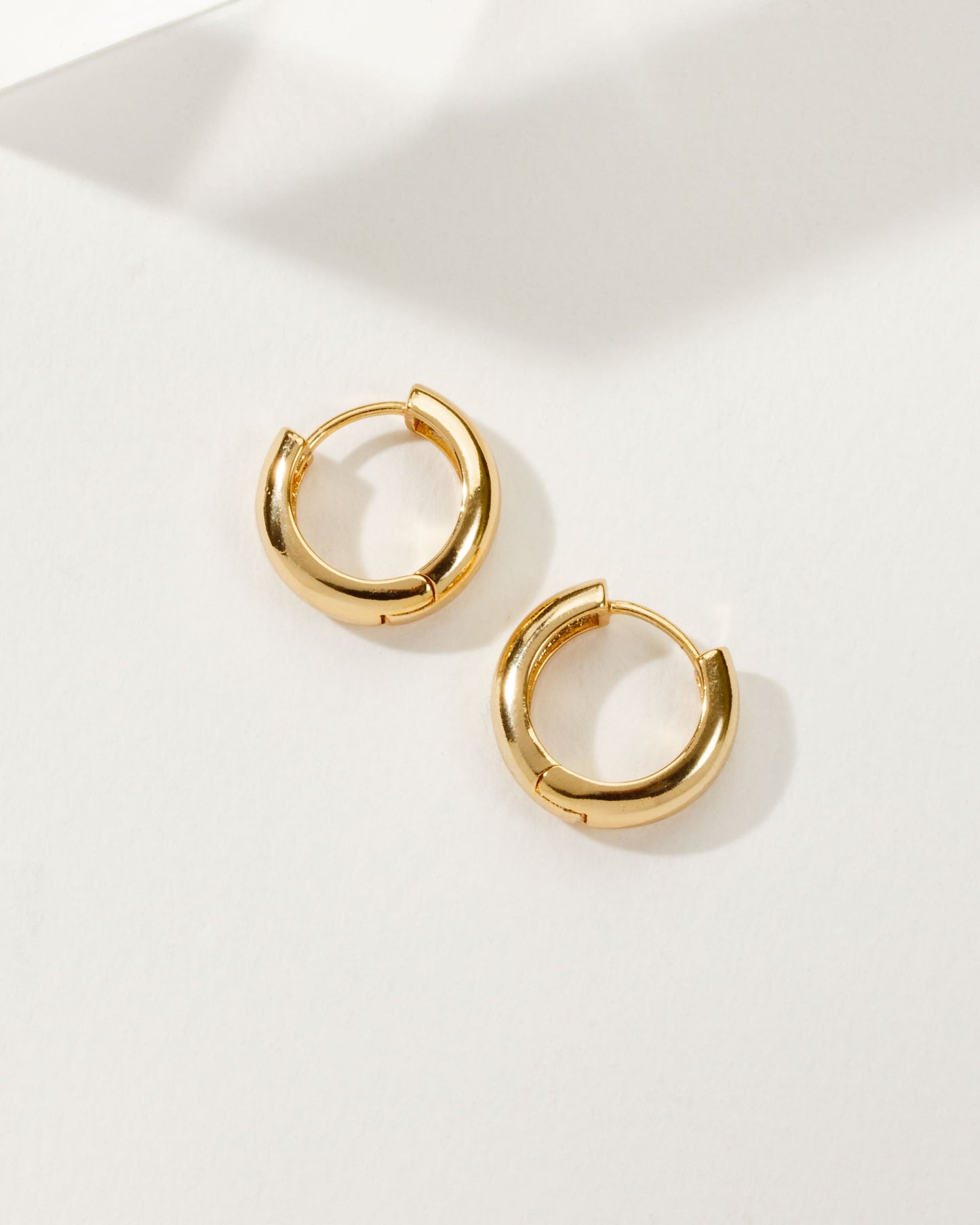 Huggie Hoop Earring Gold
