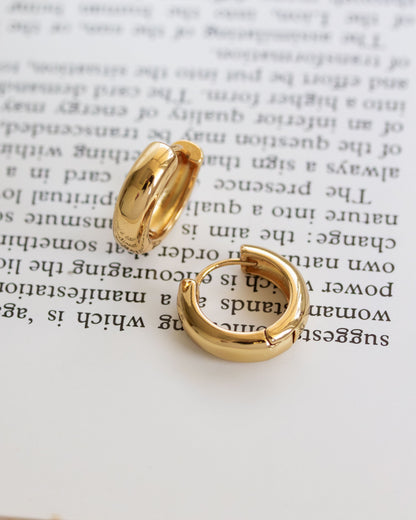 Huggie Hoop Earring Gold