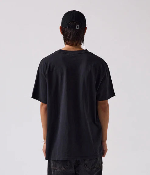 Former Stray T-Shirt Washed Black